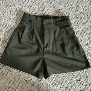 Banana Republic Pleated High Waisted short size 8